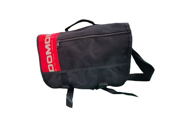 กระเป๋าสะพายข้าง DOMON สีดำา โลโก้แดง รูปที่ 5