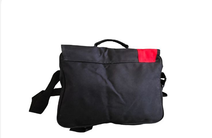 กระเป๋าสะพายข้าง DOMON สีดำา โลโก้แดง รูปที่ 4