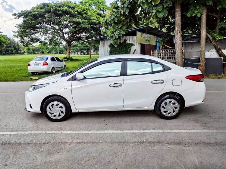 Toyota Yaris ATIV 2021 1.2 Entry Sedan เบนซิน ไม่ติดแก๊ส เกียร์อัตโนมัติ ขาว รูปที่ 4