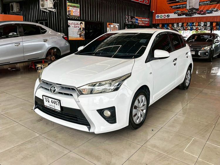 รถ Toyota Yaris 1.2 E สี ขาว