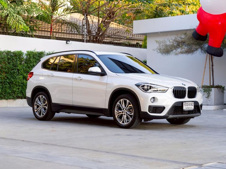 รถ BMW X1 1.5 sDrive18i Iconic สี ขาว