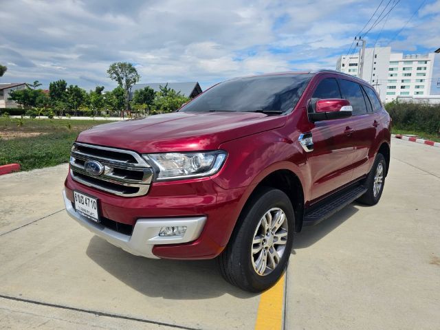 รถ Ford Everest 3.2 Titanium 4WD สี แดง