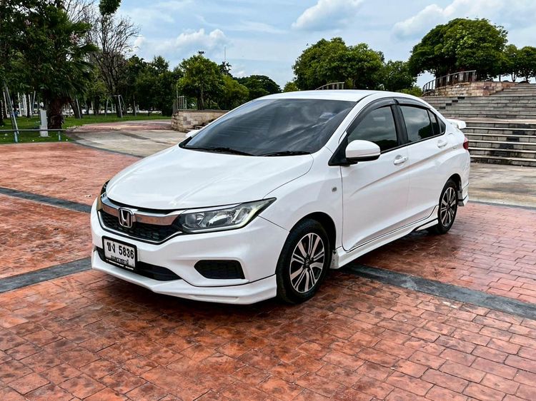 รถ Honda City 1.5 V สี ขาว