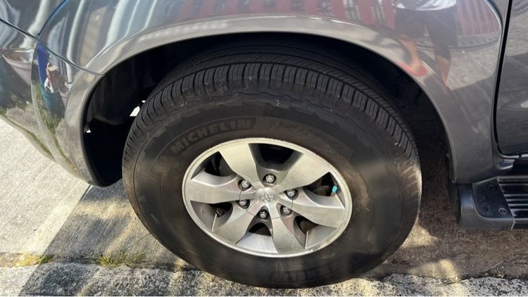 แยกขายได้ ล้อเดิม Fortuner ขอบ16 พร้อมยาง Michelin Suvพลัส 265-65r16 ปลายปี23 สภาพใหม่ รูปที่ 9