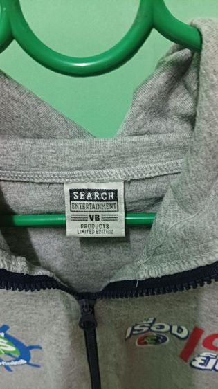เสื้อฮู้ดซิปเรื่องเด่นเย็นนี้ รูปที่ 3