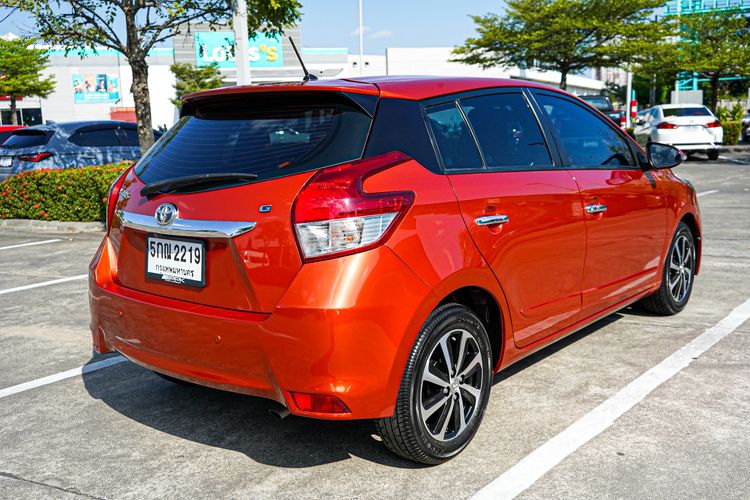 Toyota Yaris 2016 1.2 G Sedan เบนซิน ไม่ติดแก๊ส เกียร์อัตโนมัติ ส้ม รูปที่ 4