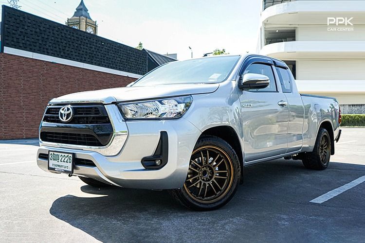 Toyota Hilux Revo 2021 2.4 Z Edition Mid Pickup ดีเซล ไม่ติดแก๊ส เกียร์ธรรมดา เทา