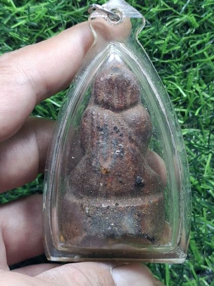 (ปิดแล้วครับ)พระบัวเข็มโบราณ เนื้อว่านยาทารักน้ำเกลี้ยงปิดทองเก่า เลี่ยมในกรอบเก่าครับ รูปที่ 2