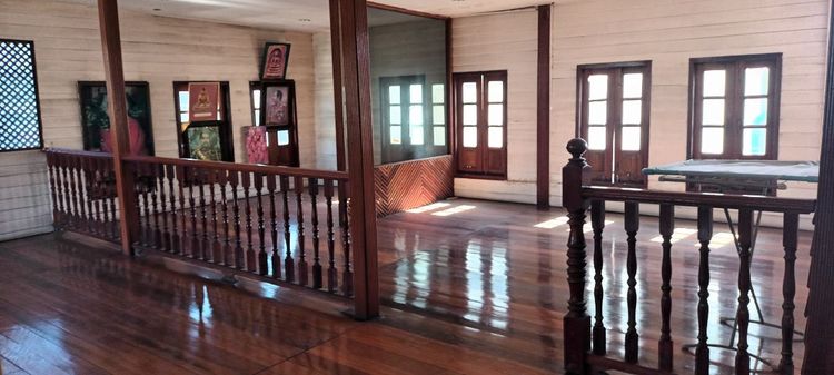 บ้านไม้เก่า