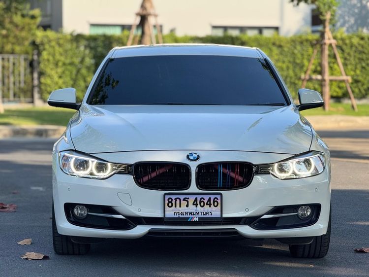 BMW Series 3 2015 320i Sedan เบนซิน ไม่ติดแก๊ส เกียร์อัตโนมัติ ขาว รูปที่ 3