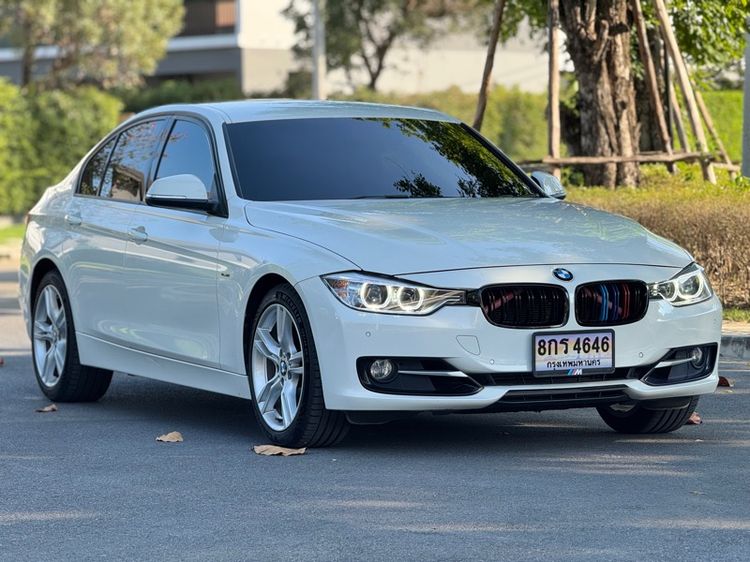 BMW Series 3 2015 320i Sedan เบนซิน ไม่ติดแก๊ส เกียร์อัตโนมัติ ขาว รูปที่ 2