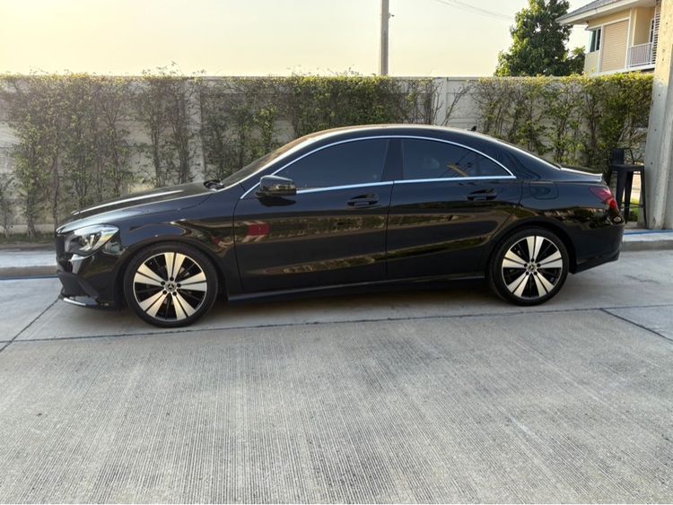 Mercedes-Benz CLA-Class 2019 CLA200 Sedan เบนซิน เกียร์อัตโนมัติ ดำ รูปที่ 3