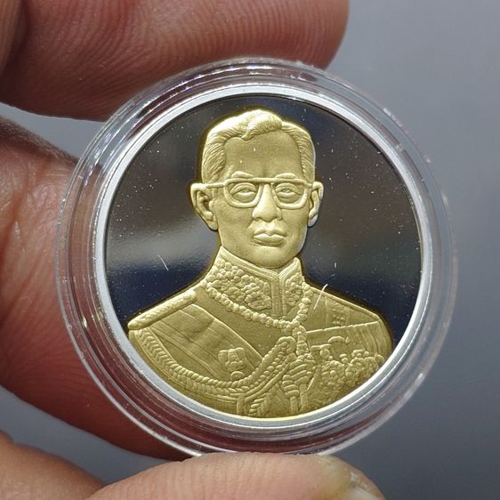 เหรียญที่ระลึกคามิโอ เนื้อเงินขัดเงาหน้าทองคำแท้ ที่ระลึกกาญจนาภิเษก ขนาด 22.5 มิล สร้างน้อย หายาก รับประกันแท้ รูปที่ 3