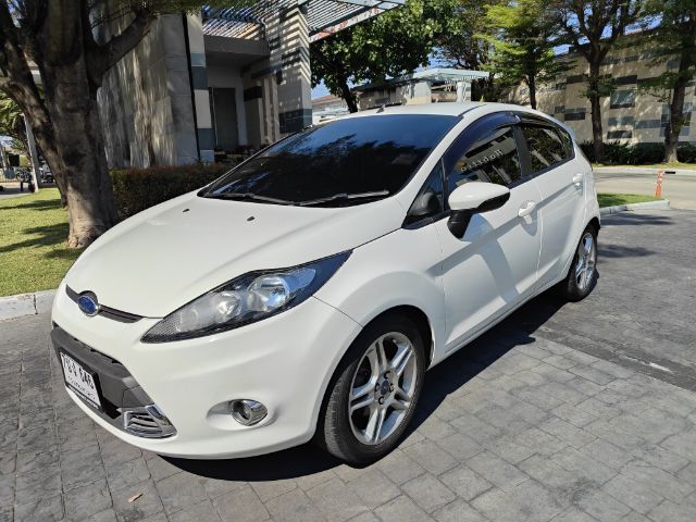รถ Ford Fiesta 1.5 Sport สี ขาว
