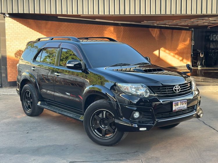 Toyota Fortuner 2015 3.0 V 4WD TRD Sportivo Champ Midnight Shine Utility-car ดีเซล ไม่ติดแก๊ส เกียร์อัตโนมัติ ดำ รูปที่ 3