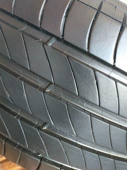 ยางมิชลิน 215 55 16 ปี25 ตุ่มข้างยางยังอยู่ 1เส้น900