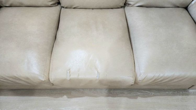 ขายโซฟา 3 ที่นั่ง สภาพดี สีเบจมินิมอล รูปที่ 3