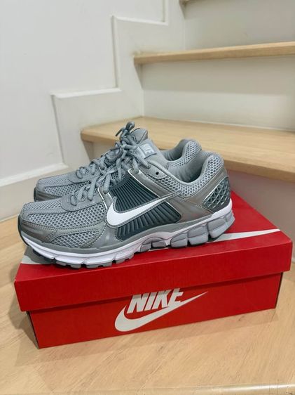 รองเท้า Zoom Vomero 5 