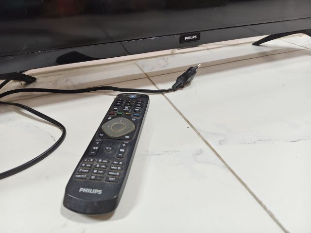 ขาย LED Smart TV Philips จอ32นิ้ว หน้ามืดเห็นภาพลางๆ เสียงปกติ พร้อมรีโมท รูปที่ 3