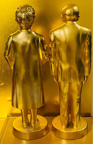 นี่คือรูปปั้นและฐานทองคำของ จักรพรรดิโชวะและจักรพรรดินี รูปที่ 4