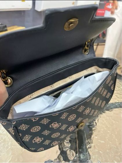 กระเป๋าสะพาย Guess รูปที่ 3