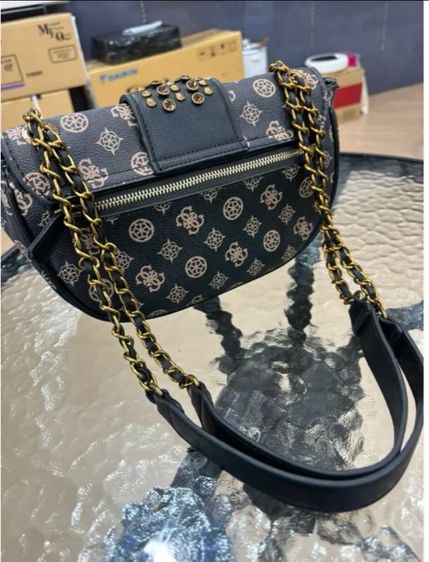 กระเป๋าสะพาย Guess รูปที่ 4