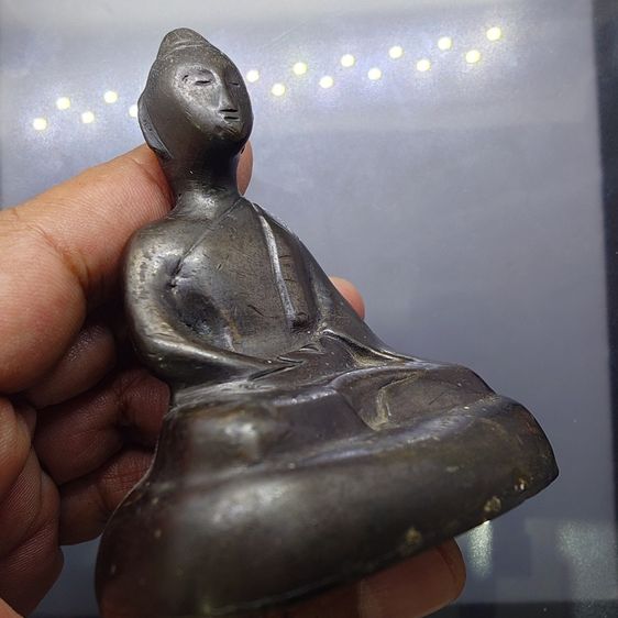 พระบูชา ฝีพระหัตถ์สมเด็จย่า ปี 2515 สภาพสวย ผิวหิ้ง เข้มๆ รูปที่ 4