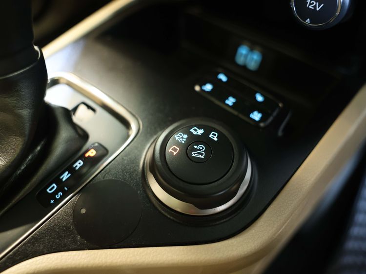 Ford Everest 2018 3.2 Titanium Plus 4WD Utility-car ดีเซล ไม่ติดแก๊ส เกียร์อัตโนมัติ ดำ รูปที่ 4