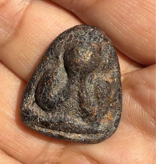 พระปิดตาหลังแบบ หลวงปู่ทิมวัดระหารไร่ ระยอง เนื้อว่านเก่าๆเเห้งๆเก่าๆผิวหิ้งเดิมๆ พระเก่าๆเหมาๆบ้านๆ พระคนแก่เก่าๆเก็บ081-3330446 L.tonyabu รูปที่ 18