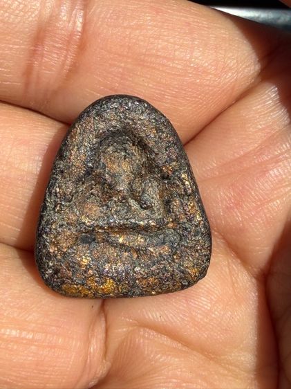 พระปิดตาหลังแบบ หลวงปู่ทิมวัดระหารไร่ ระยอง เนื้อว่านเก่าๆเเห้งๆเก่าๆผิวหิ้งเดิมๆ พระเก่าๆเหมาๆบ้านๆ พระคนแก่เก่าๆเก็บ081-3330446 L.tonyabu รูปที่ 16