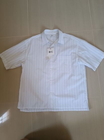 UNIQLO เสื้อเชิ้ตทรงหลวม แขนสั้น ไซส์ M สีขาว Off White ลายทาง