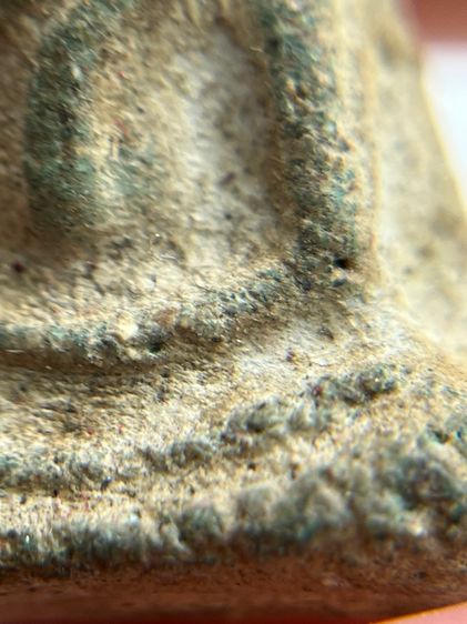 พระนางพญา พิมพ์เข่าโค้งเนื้อสีเขียว รูปที่ 12