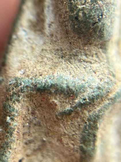 พระนางพญา พิมพ์เข่าโค้งเนื้อสีเขียว รูปที่ 10