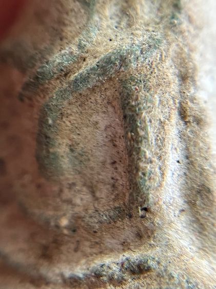 พระนางพญา พิมพ์เข่าโค้งเนื้อสีเขียว รูปที่ 7