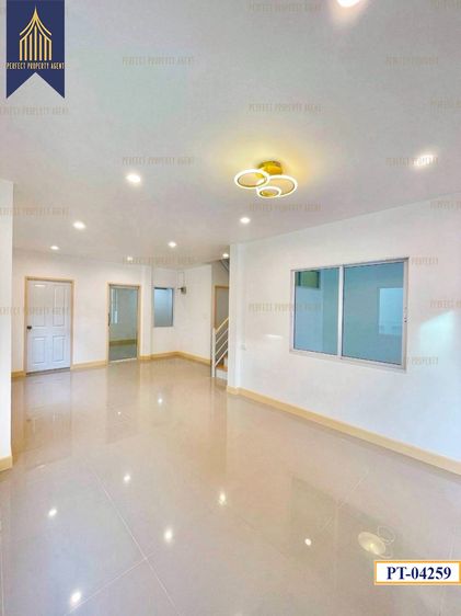 ขาย ทาวน์เฮ้าส์ บัวทองธานี บางบัวทอง รีโนเวทใหม่ พร้อมอยู่ ใกล้ตลาดสมบัติบุรี รูปที่ 4