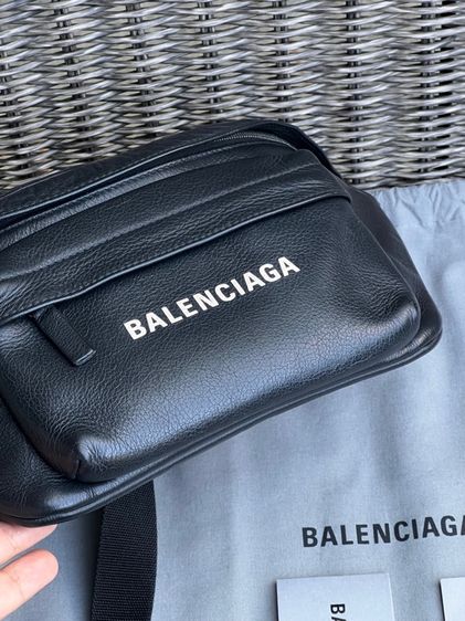BALENCIAGA Men Everyday Beltpack  รูปที่ 6