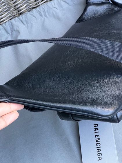BALENCIAGA Men Everyday Beltpack  รูปที่ 9