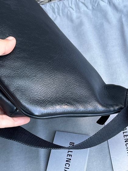 BALENCIAGA Men Everyday Beltpack  รูปที่ 10