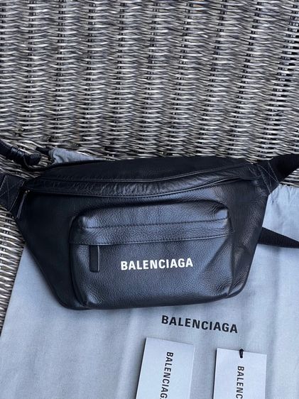 BALENCIAGA Men Everyday Beltpack  รูปที่ 2