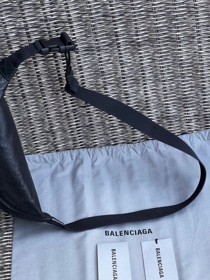 BALENCIAGA Men Everyday Beltpack  รูปที่ 15