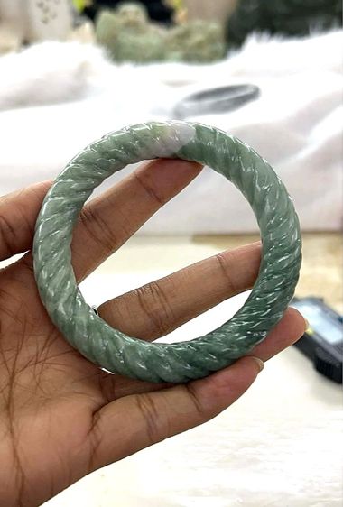 หยกพม่า แท้ (Jadeite) type A แกะเกลียว