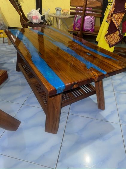 โต๊ะไม้สัก