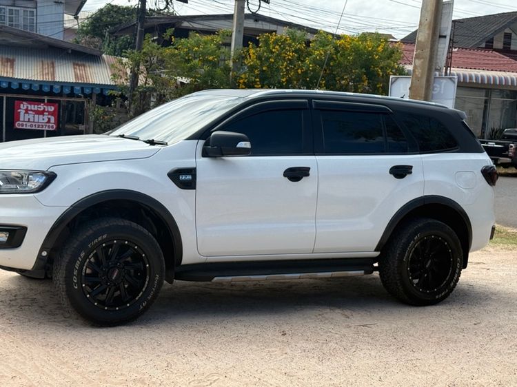 Ford Everest 2017 2.2 Titanium+ Navi ดีเซล เกียร์อัตโนมัติ ขาว รูปที่ 3