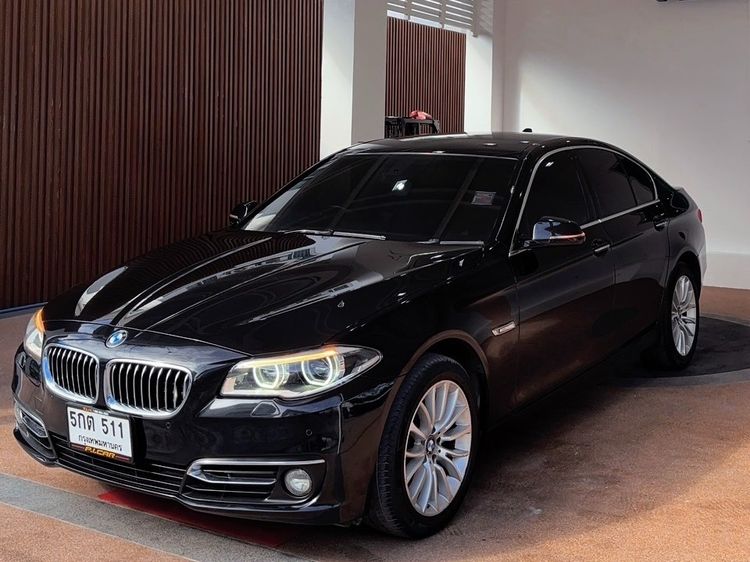 รถ BMW Series 5 528i สี ดำ