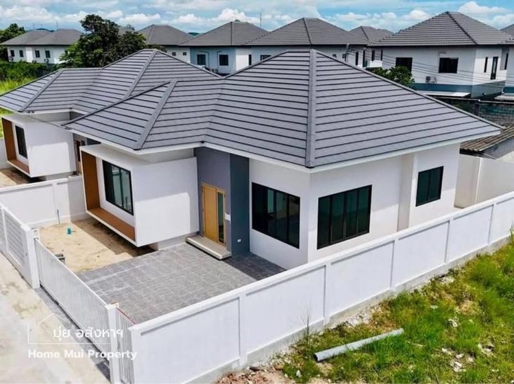 ไม่มี 2026 ใช่ บ้านเดี่ยว สร้างใหม่ ใกล้โรงเรียนศรีสุวิช โรงโป๊ะ-บางละมุง