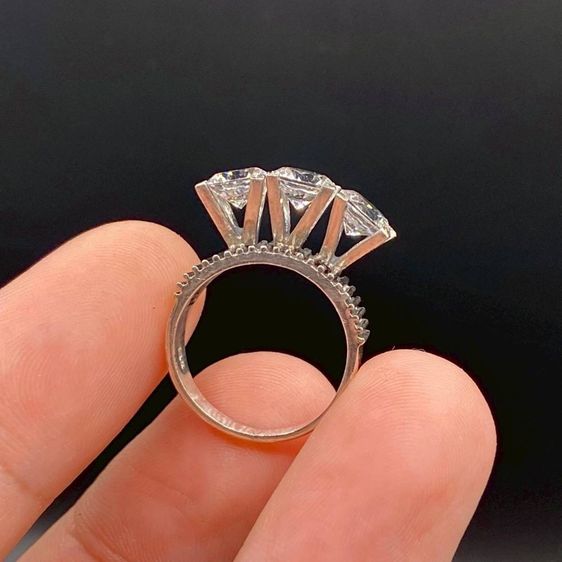 แหวนทองขาวโบราณ งานเก่าหรือปาหะ พลอยแท้ พลอยขาวเม็ดใหญ่ 🤍 เรือนตอก 14K ไซส์ 52 นน.4.3 กรัม พร้อมใบเซอร์  รูปที่ 4