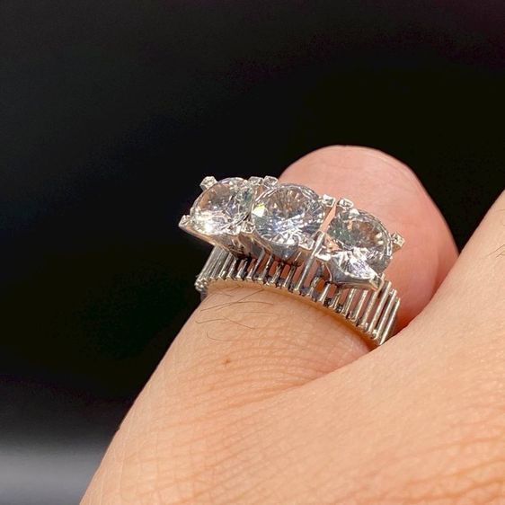 แหวนทองขาวโบราณ งานเก่าหรือปาหะ พลอยแท้ พลอยขาวเม็ดใหญ่ 🤍 เรือนตอก 14K ไซส์ 52 นน.4.3 กรัม พร้อมใบเซอร์  รูปที่ 2