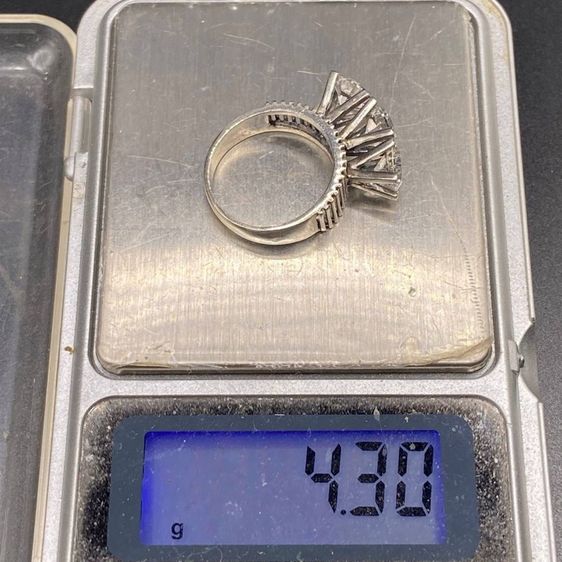 แหวนทองขาวโบราณ งานเก่าหรือปาหะ พลอยแท้ พลอยขาวเม็ดใหญ่ 🤍 เรือนตอก 14K ไซส์ 52 นน.4.3 กรัม พร้อมใบเซอร์  รูปที่ 6