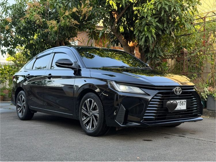 Toyota Yaris ATIV 2022 1.2 Smart Sedan เบนซิน ไม่ติดแก๊ส เกียร์อัตโนมัติ ดำ รูปที่ 2