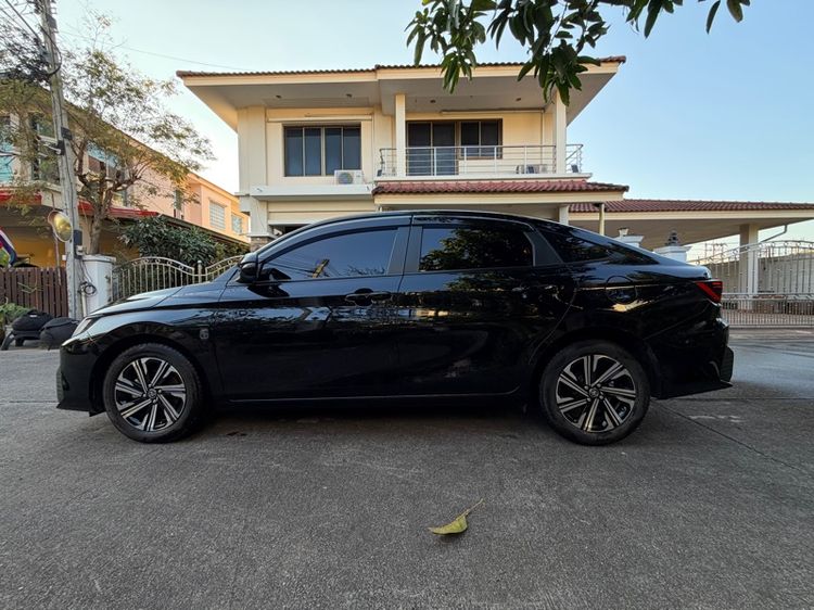 Toyota Yaris ATIV 2022 1.2 Smart Sedan เบนซิน ไม่ติดแก๊ส เกียร์อัตโนมัติ ดำ รูปที่ 3